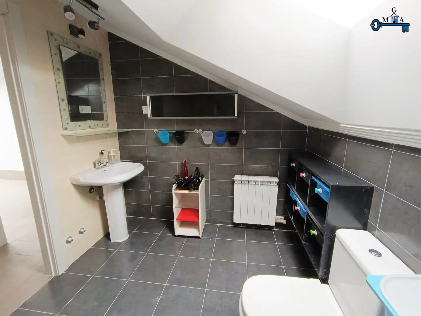 Bathroom of Duplexes for rent in Numancia de la Sagra  with Air Conditioner, Oven and Washing machine