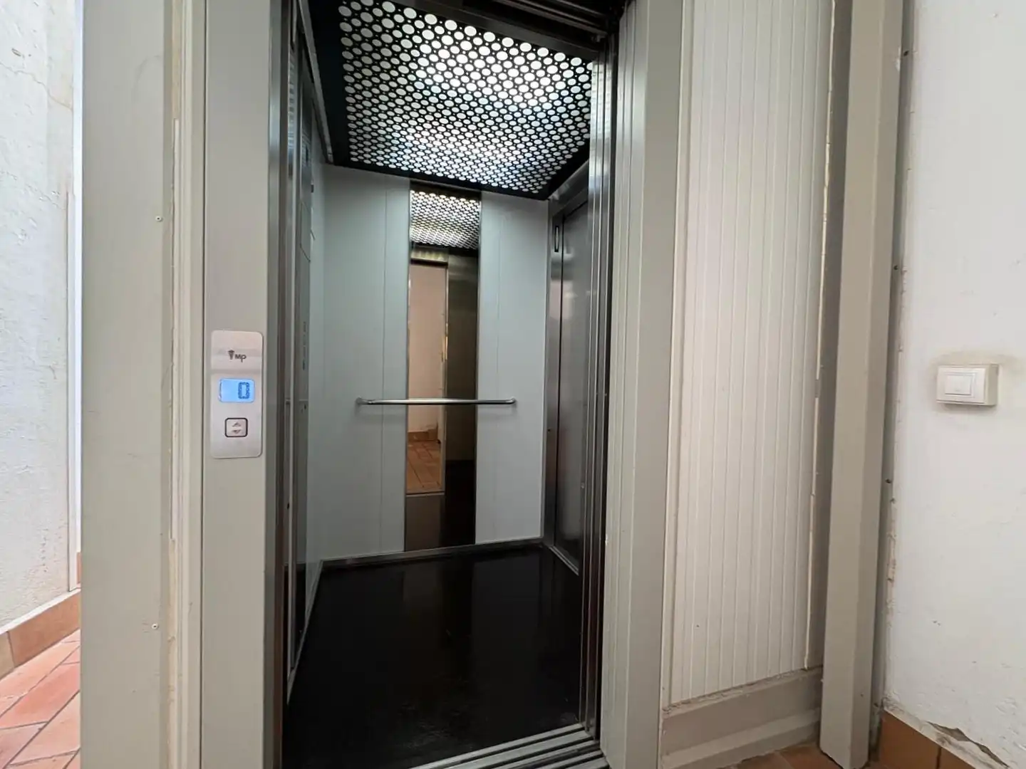 Flat for sale in Sevilla  with Air Conditioner, Terrace and Storage room