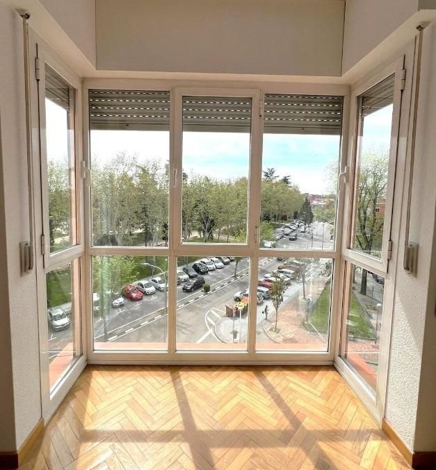Vista exterior de Piso de alquiler en  Madrid Capital con Aire acondicionado y Calefacción