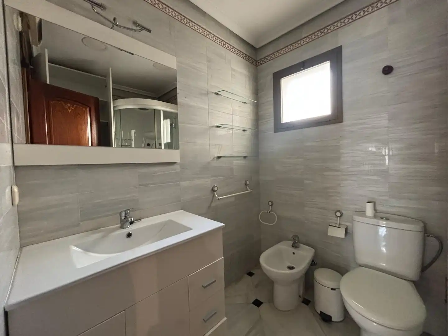 Baño de Piso de alquiler en Córdoba con Aire acondicionado