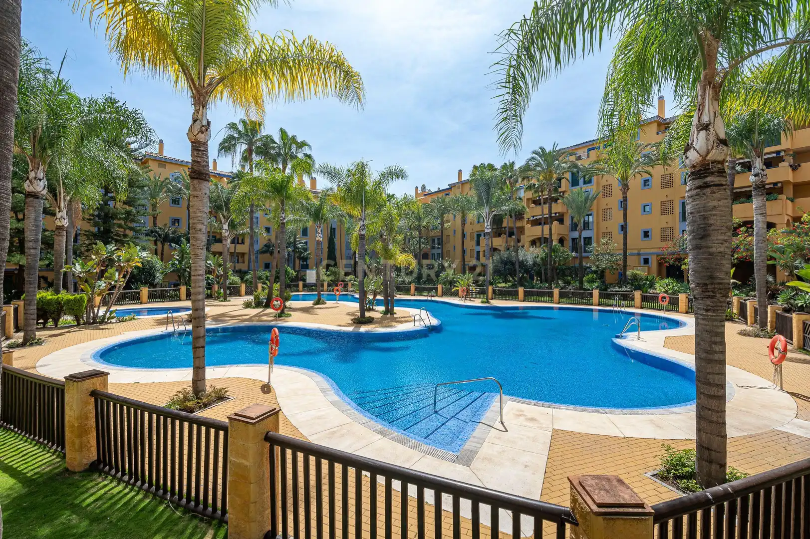 Vista exterior de Apartamento en venta en Marbella con Aire acondicionado, Jardín privado y Horno