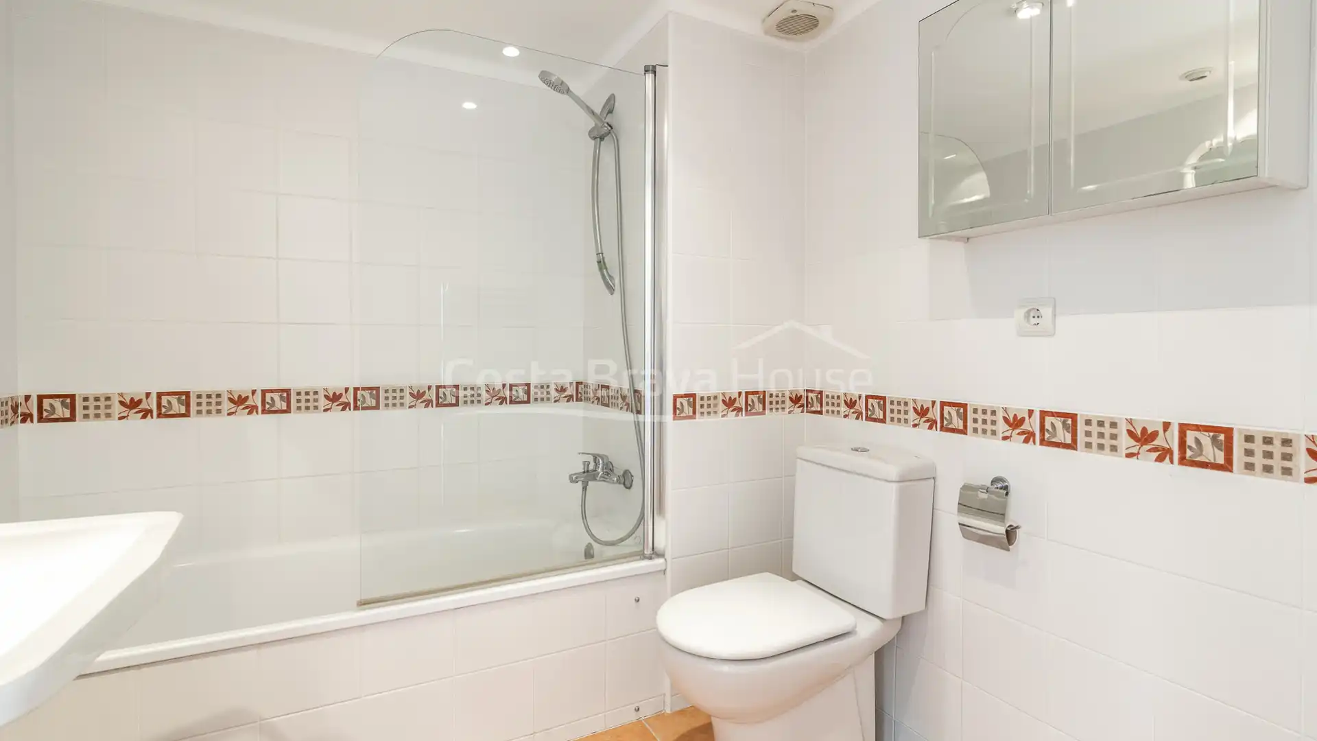 Baño de Apartamento en venta en Begur con Calefacción, Terraza y Trastero