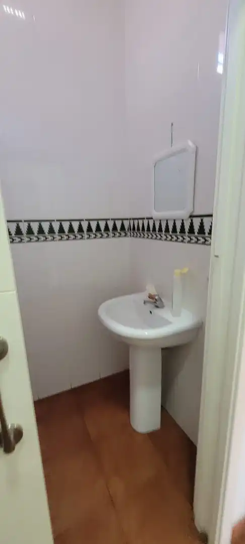 Bany de Local en venda en Algeciras amb Aire condicionat i Calefacció