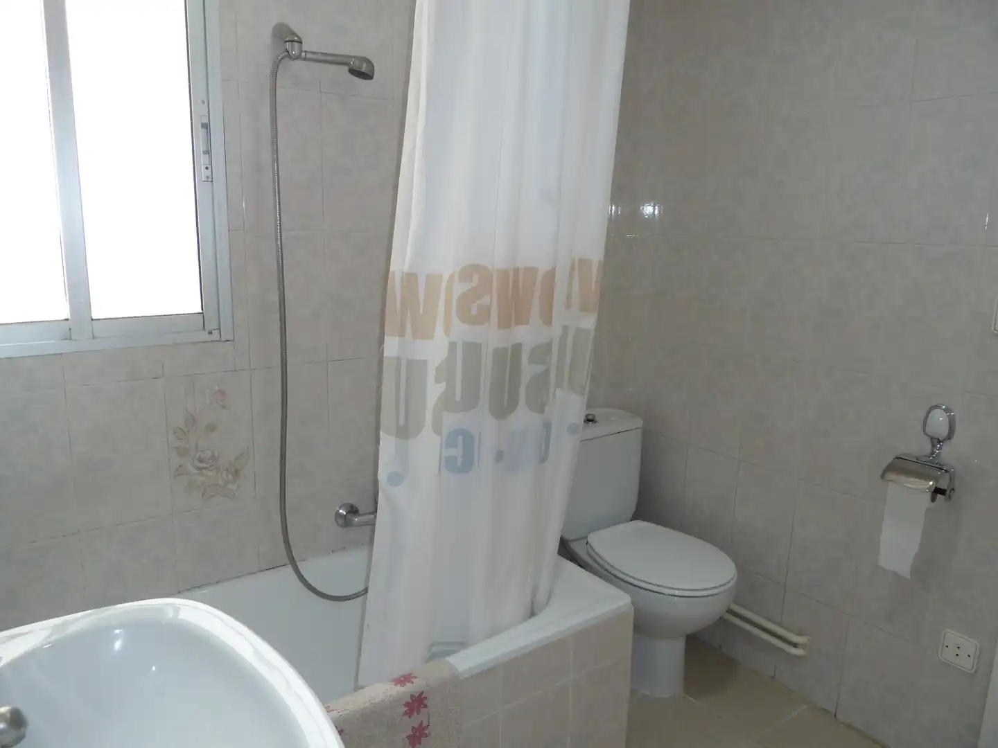 Bathroom of Flat for rent in Zaragoza  with Heating, Furnished and Oven