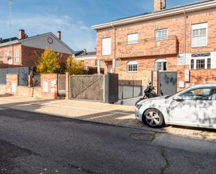 Exterior view of Single-family semi-detached for sale in Arroyomolinos (Madrid)  with Air Conditioner, Heating and Private garden