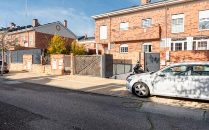 Exterior view of Single-family semi-detached for sale in Arroyomolinos (Madrid)  with Air Conditioner, Heating and Private garden