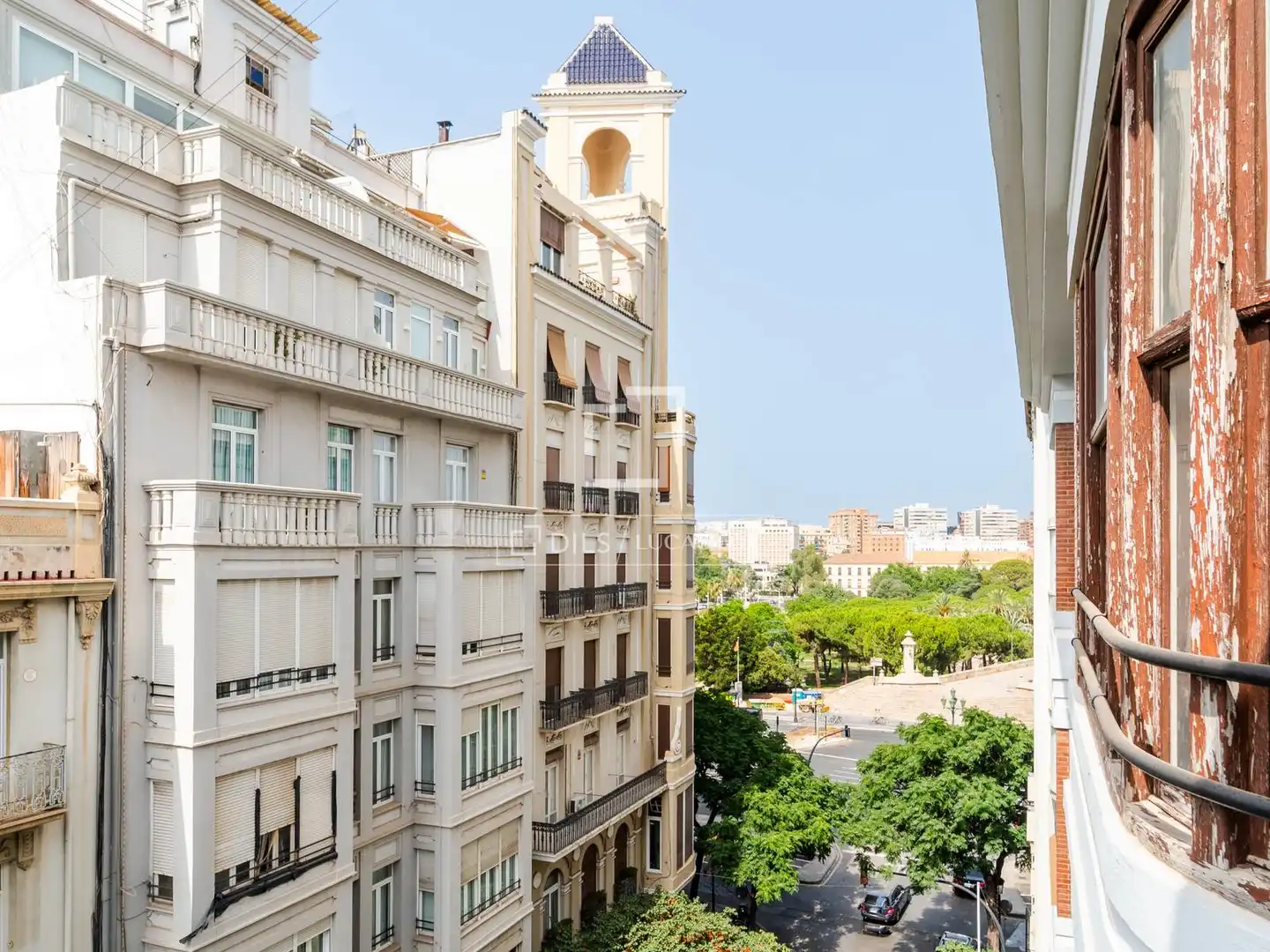 Vista exterior de Pis en venda en Valencia amb Balcó