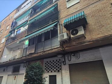 Apartamento con balcón en venta en Violetas 7