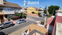 Vista exterior de Casa adosada en venda en San Javier amb Aire condicionat, Calefacció i Terrassa