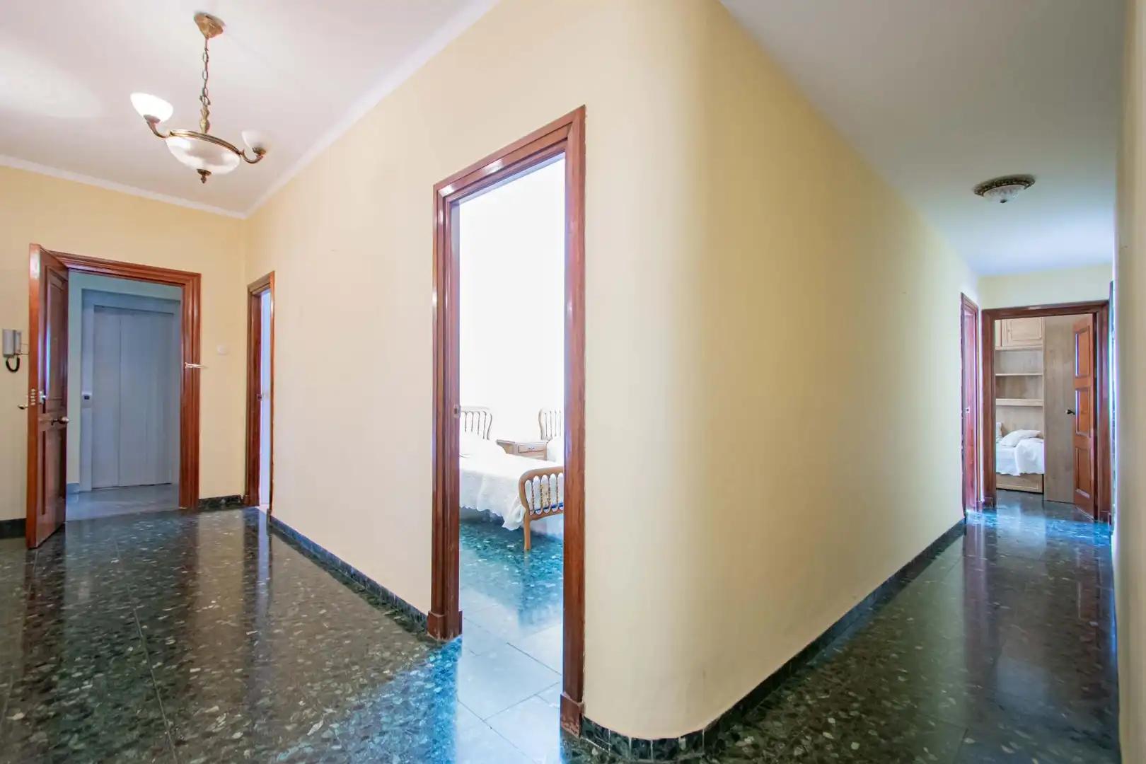 Flat for sale in Sevilla  with Air Conditioner, Heating and Storage room