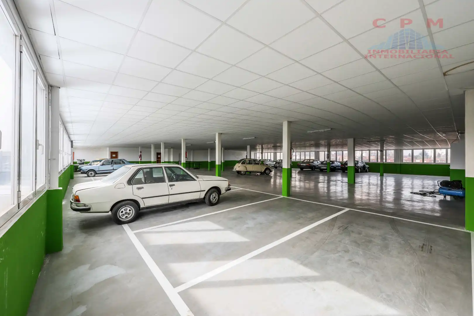 Parkplatz von Gebäude zur Miete in Madrid
