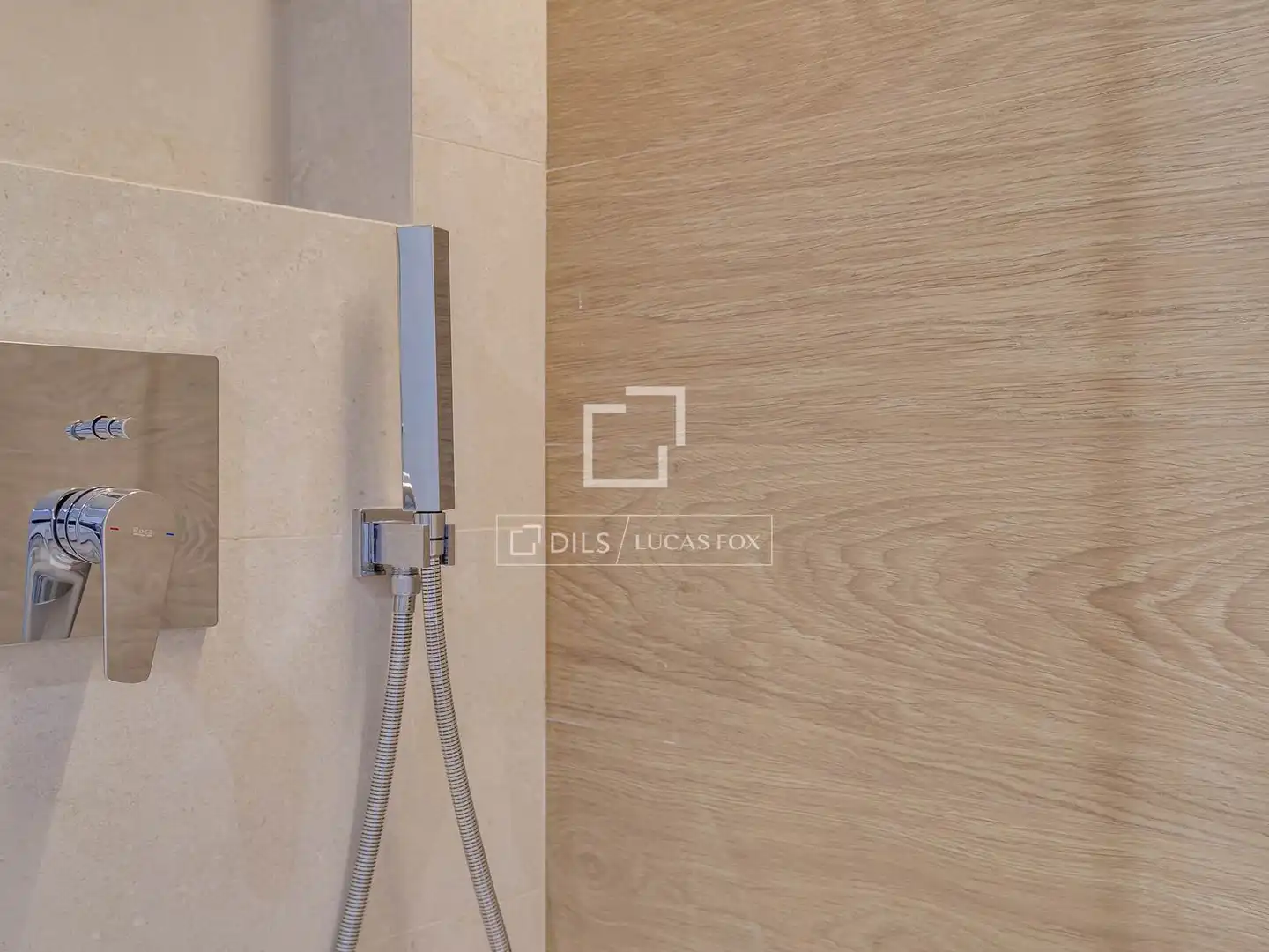 Bathroom of Flat for rent in Barcelona  with Air Conditioner and Parquet flooring