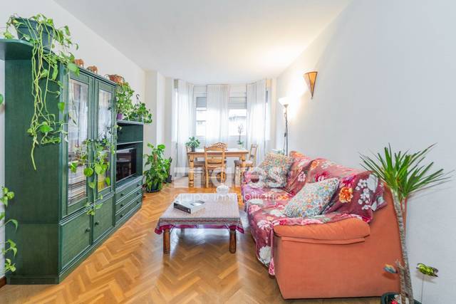 Piso en Venta en ramon y cajal en San Juan Bautista