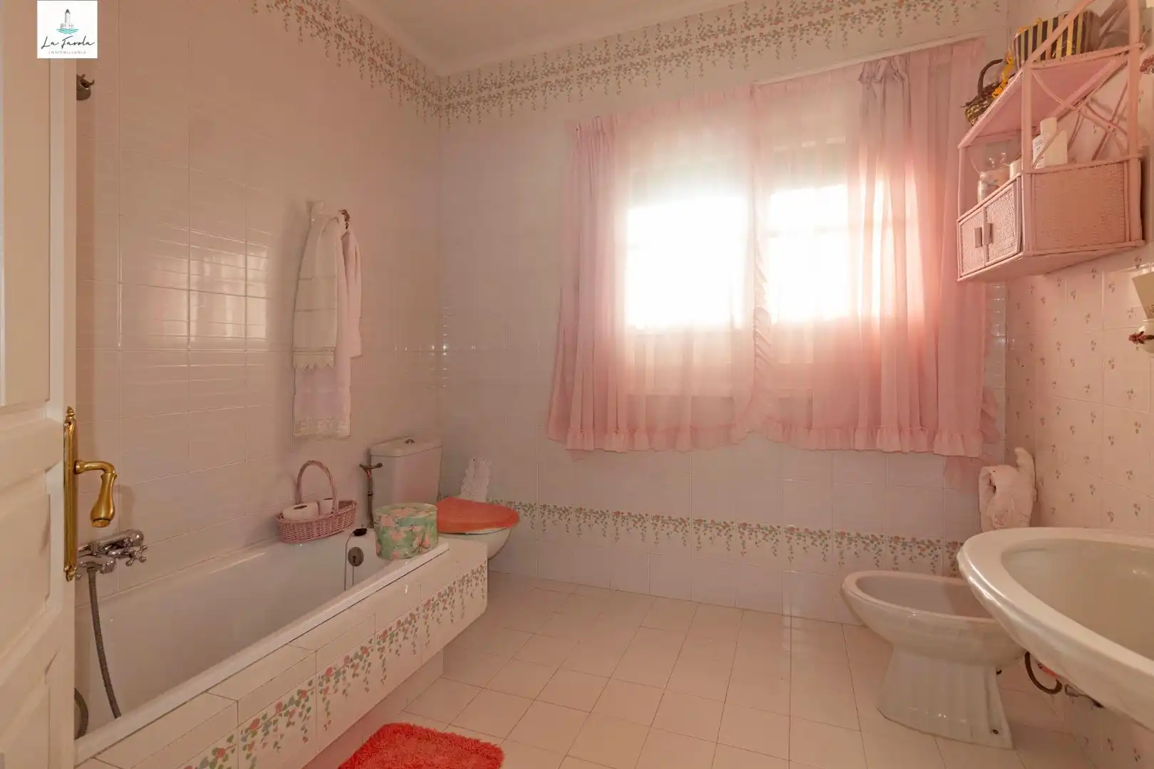 Bathroom of Houses for sale in Archidona  with Private garden, Terrace and Balcony