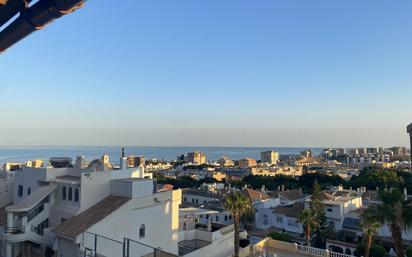 Vista exterior de Pis en venda en Roquetas de Mar amb Aire condicionat i Terrassa