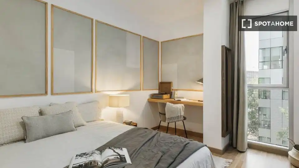 Dormitori de Apartament per a compartir en Barcelona amb Aire condicionat, Terrassa i Moblat