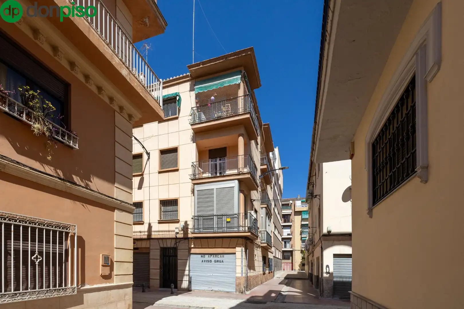 Außenansicht von Erdgeschoss zum Verkauf in Granada