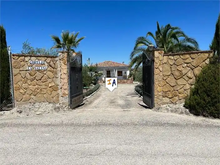Country homes for sale in Martos