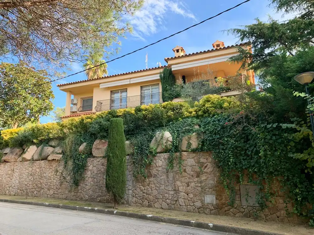 Vista exterior de Casa o xalet en venda en Lloret de Mar amb Aire condicionat, Calefacció i Jardí privat