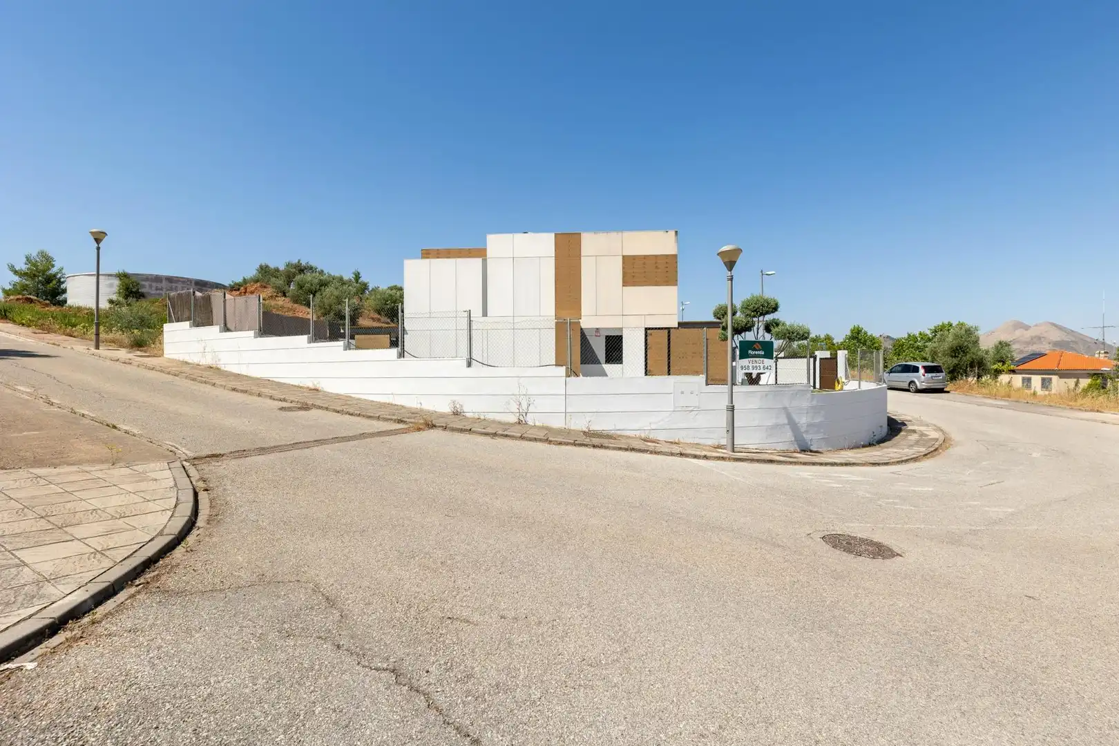 Vista exterior de Casa adosada en venda en Albolote amb Aire condicionat, Calefacció i Jardí privat