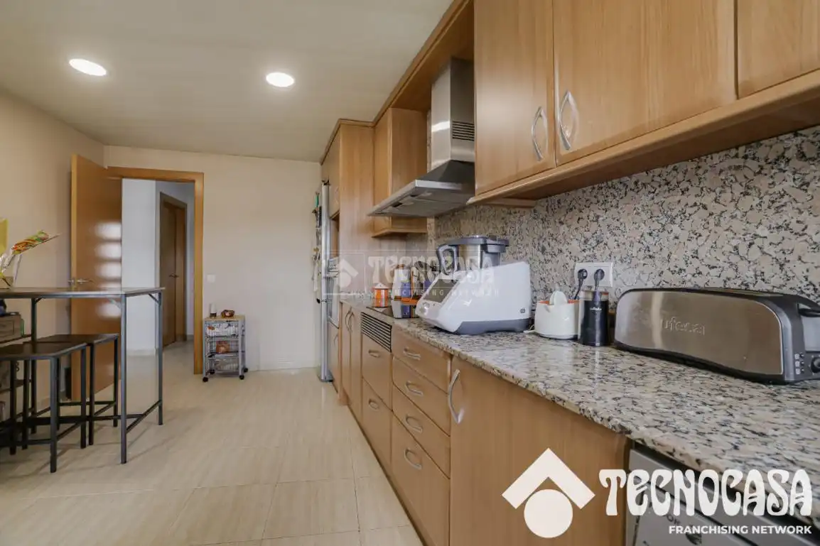 Cocina de Casa adosada en venta en Sant Vicenç Dels Horts con Aire acondicionado y Calefacción