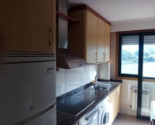 Cuina de Pis de lloguer en Ourense Capital  amb Calefacció, Parquet i Moblat