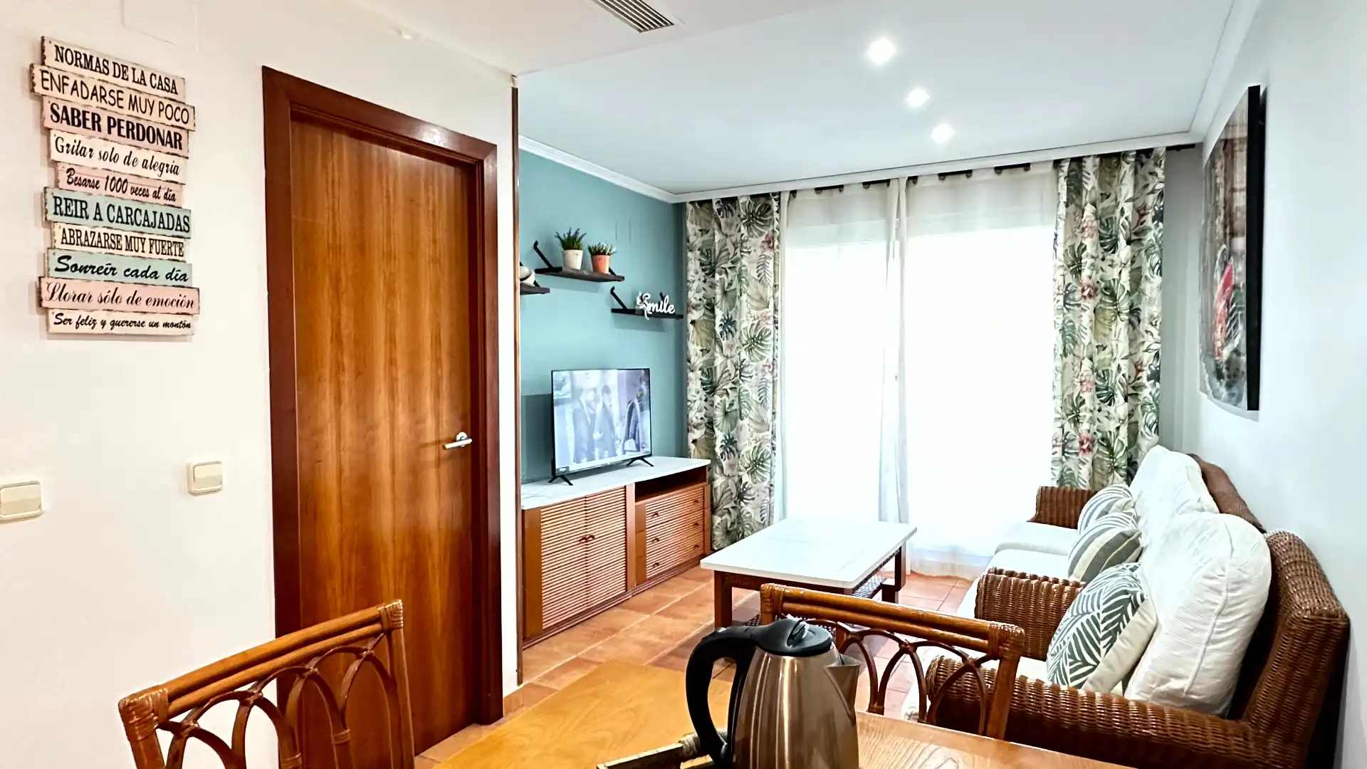 Sala d'estar de Apartament de lloguer en Oliva amb Aire condicionat, Calefacció i Terrassa