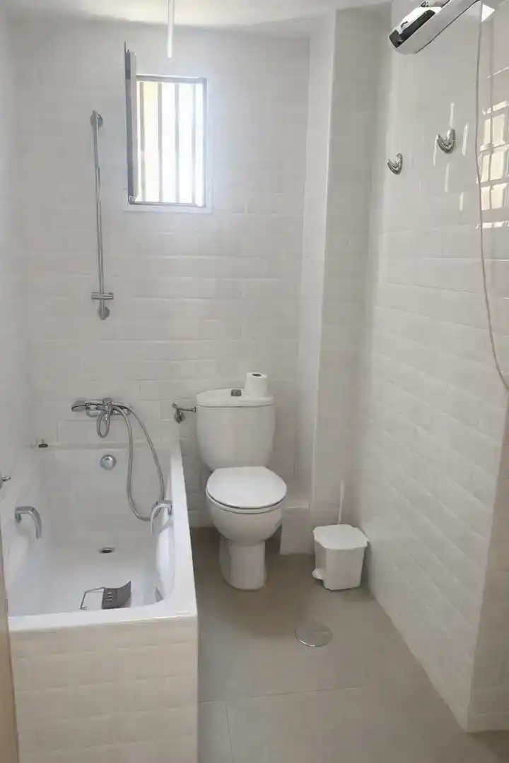 Bany de Pis de lloguer en Cartagena amb Aire condicionat i Parquet