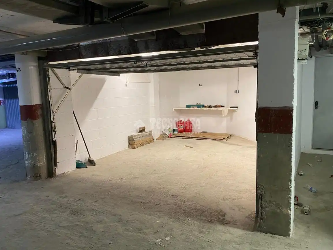 Garage zum Verkauf in Manilva
