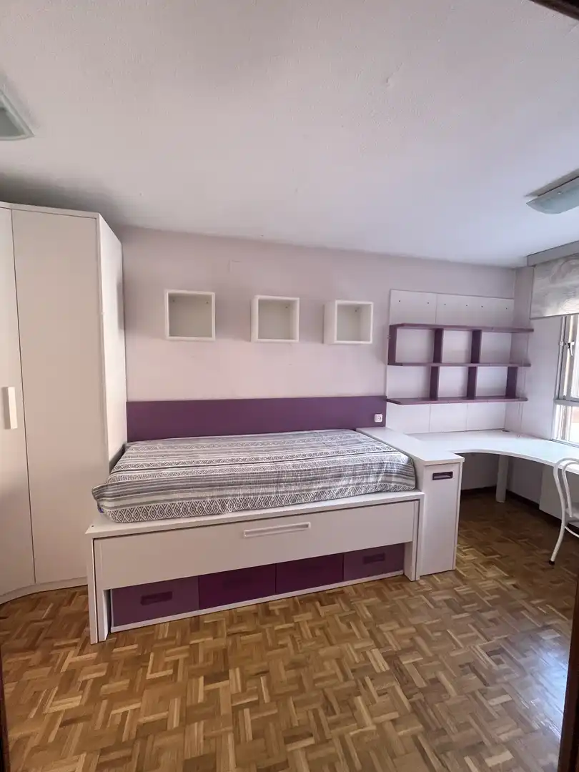 Dormitori de Pis en venda en Soria Capital  amb Parquet, Terrassa i Moblat