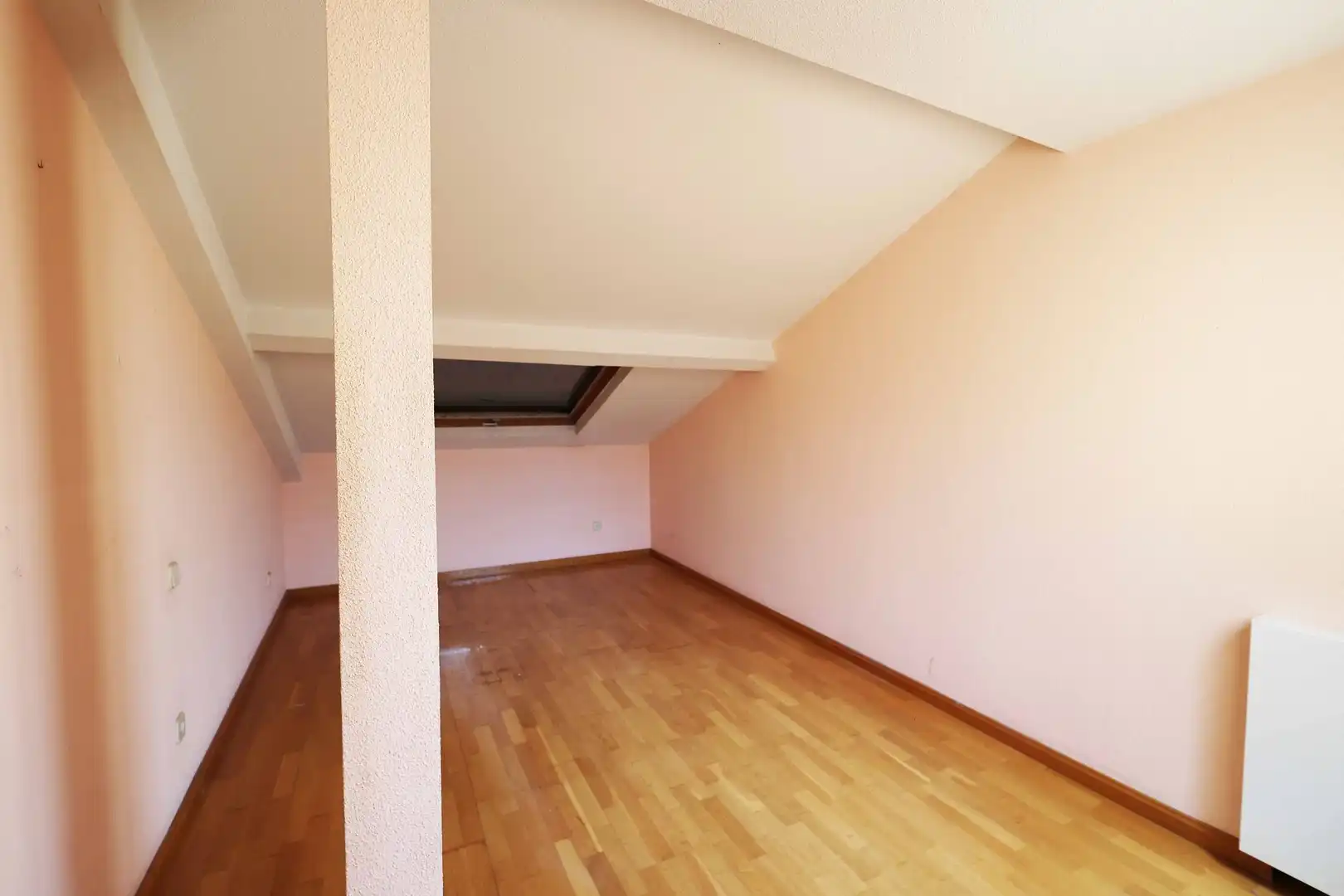 Dúplex en venta en San Lorenzo de El Escorial con Calefacción, Terraza y Piscina comunitaria