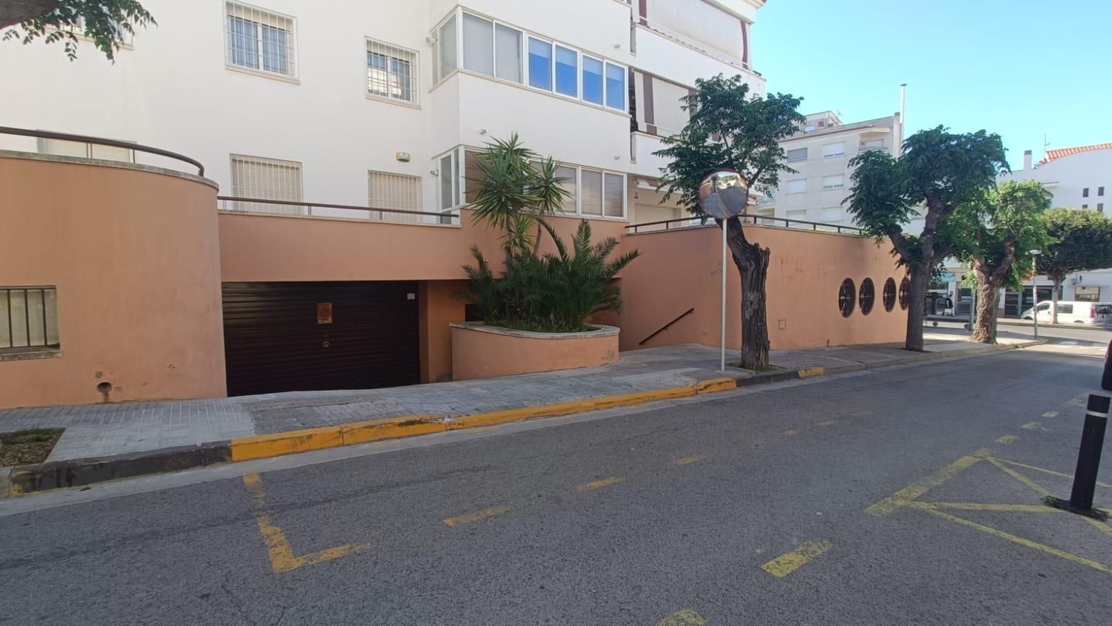 Local de alquiler en d'Àngel Guimerà, 2