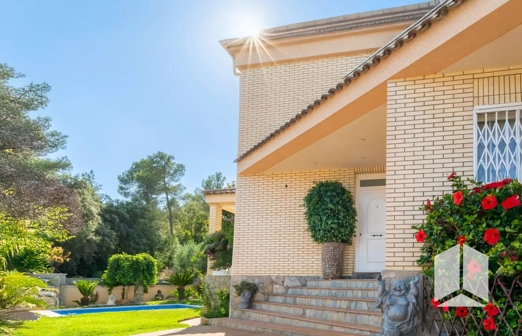Exterior view of Houses for sale in Sant Vicenç Dels Horts  with Storage room and Swimming Pool