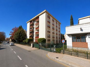 Piso con ascensor en venta en Genil