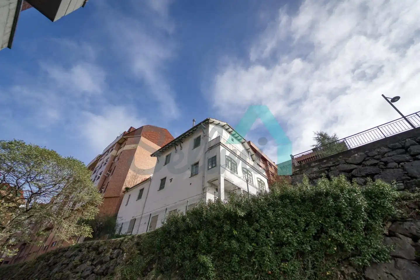 Außenansicht von Residential zum Verkauf in Oviedo 