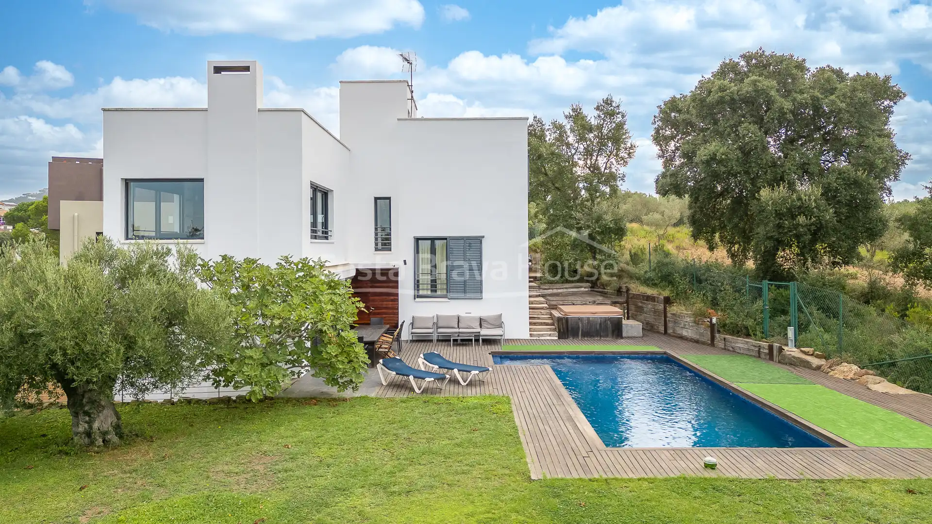 House with pool for sale in Carrer Joan Amades, imagen 3