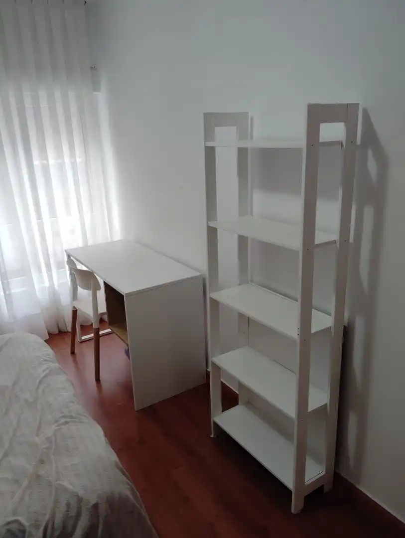 Habitación de Piso de alquiler en Oviedo  con Calefacción y Amueblado