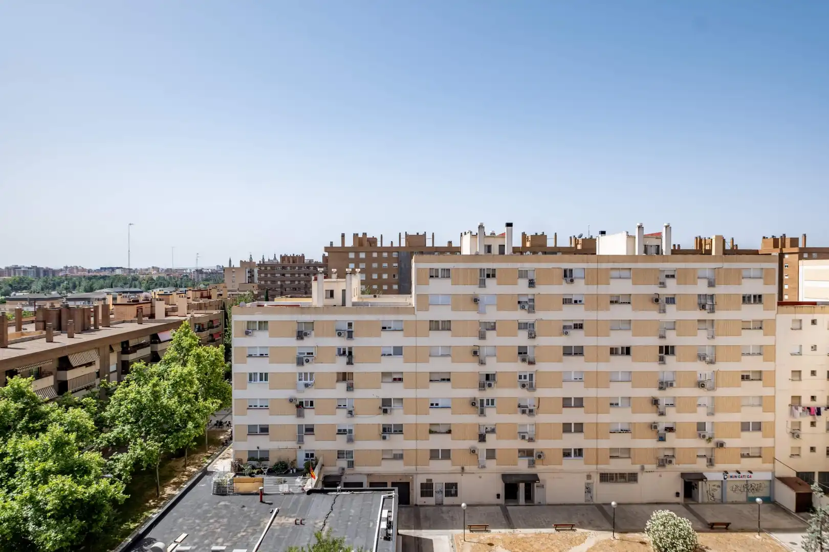 Vista exterior de Piso en venta en Zaragoza con Calefacción, Parquet y Terraza