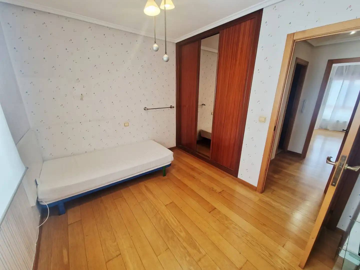 Habitación de Ático en venta en Avilés con Calefacción y Terraza