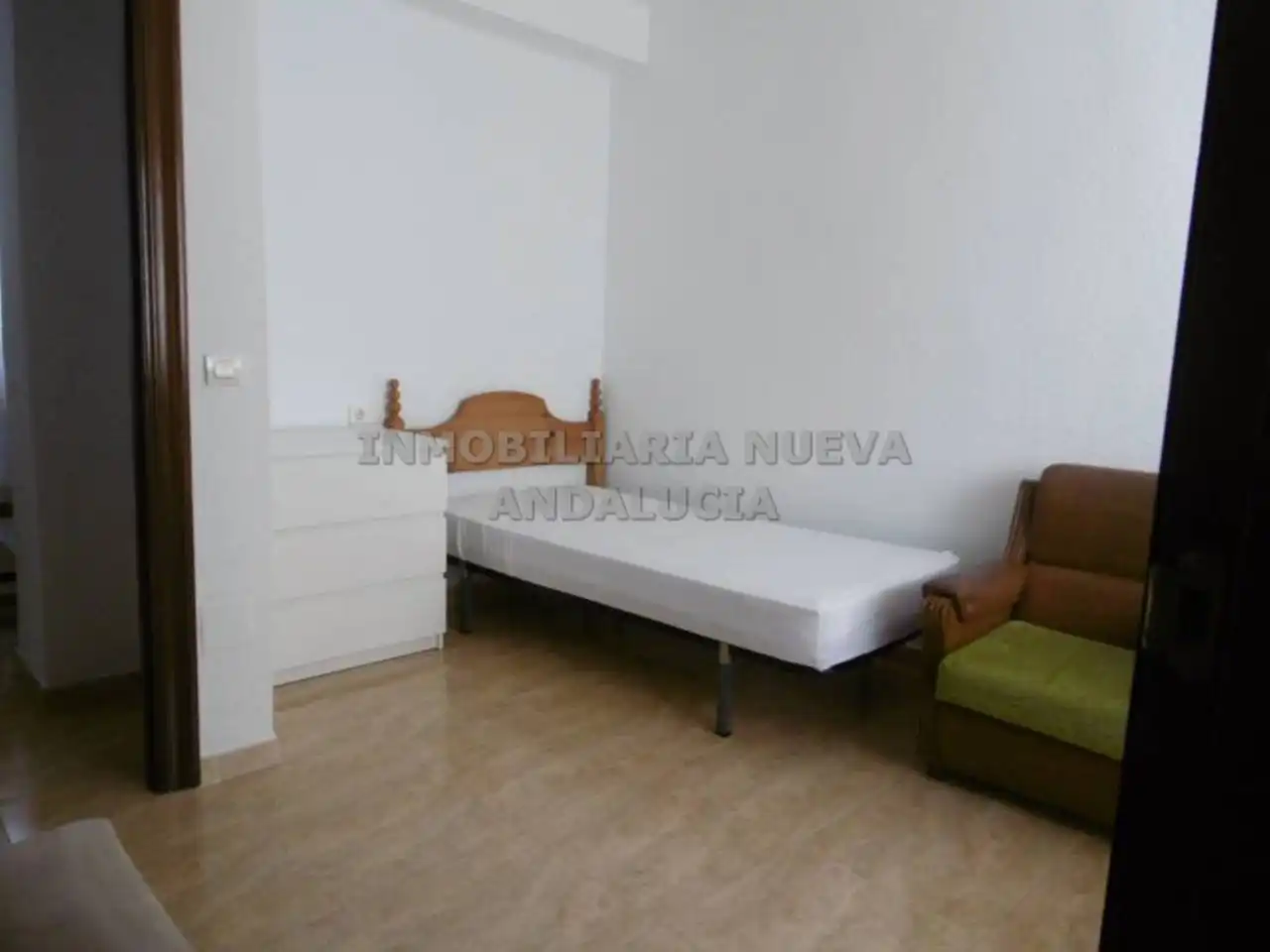 Habitación de Piso de alquiler en Almería con Terraza y Amueblado