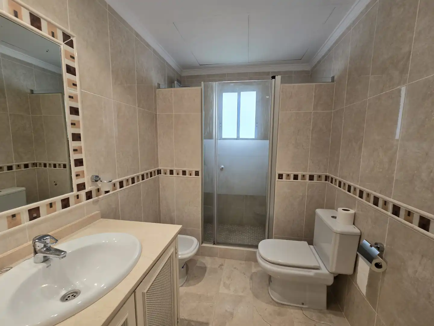 Badezimmer von Einfamilien-Reihenhaus zur Miete in Marbella mit Möbliert