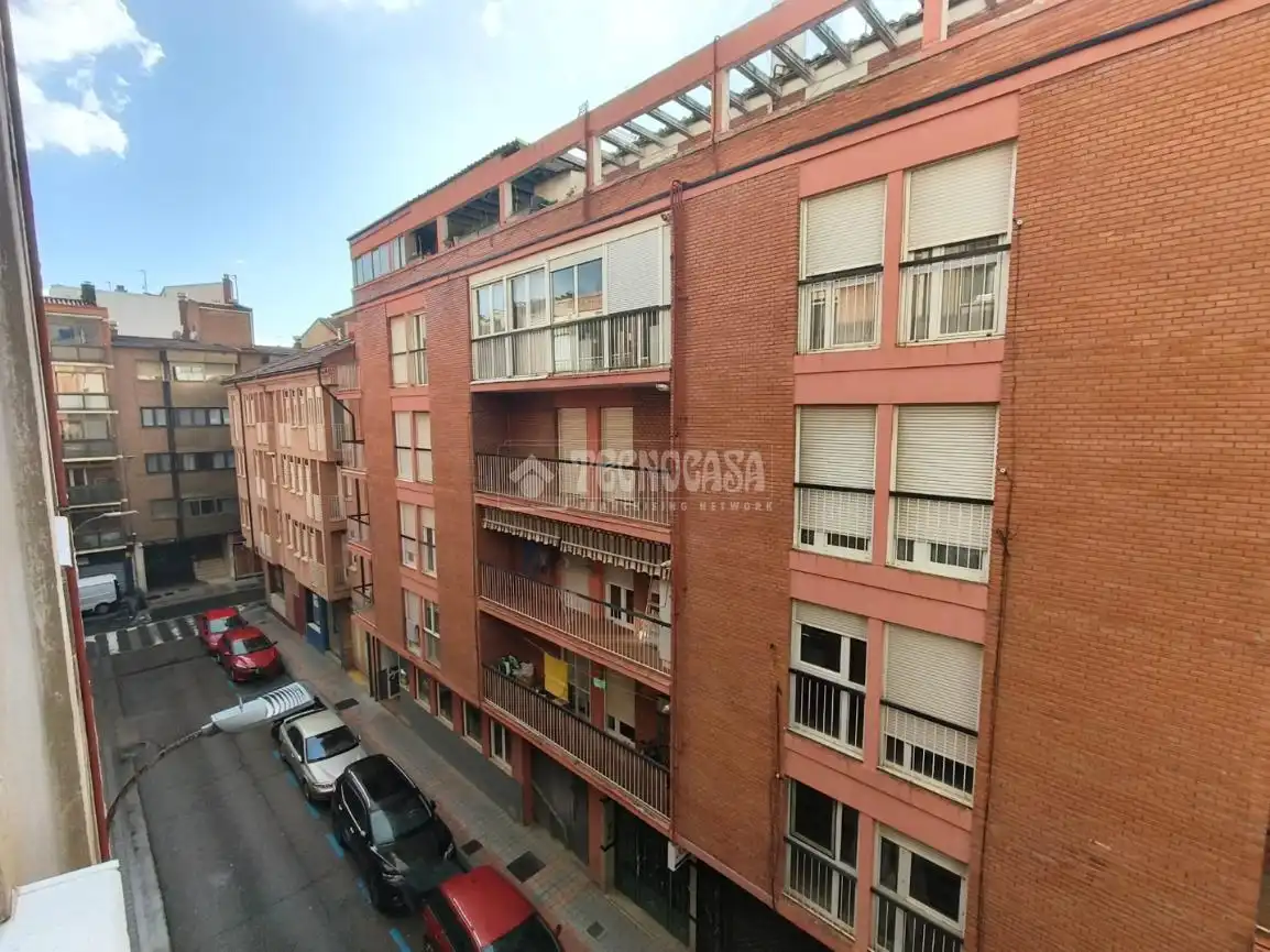 Außenansicht von Wohnung zum Verkauf in Palencia mit Heizung, Parkett und Abstellraum