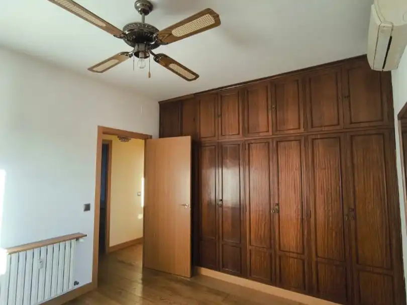 Schlafzimmer von Dachboden zur Miete in  Madrid Capital mit Klimaanlage, Terrasse und Balkon