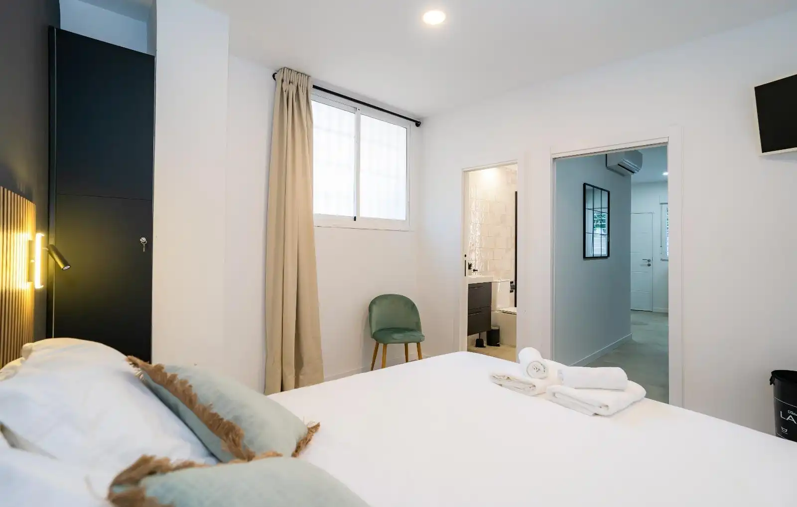 Bedroom of Flat for sale in Málaga  with Air Conditioner, Furnished and Community pool