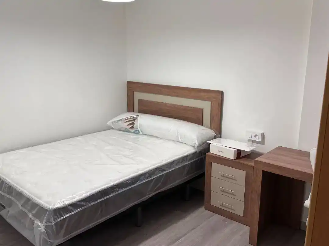 Dormitori de Pis de lloguer en Ferrol amb Parquet i Moblat