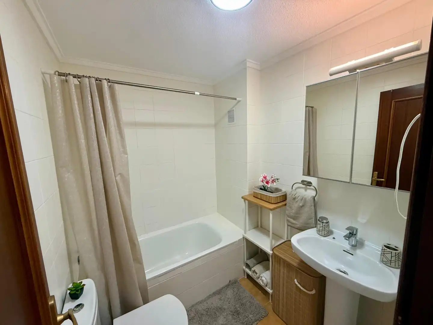 Badezimmer von Wohnungen zur Miete in Torrevieja mit Privatgarten, Terrasse und Möbliert