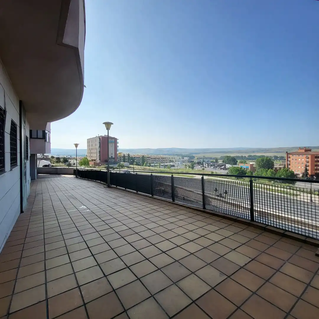 Terraza de Piso en venta en Ávila con Calefacción, Terraza y Trastero