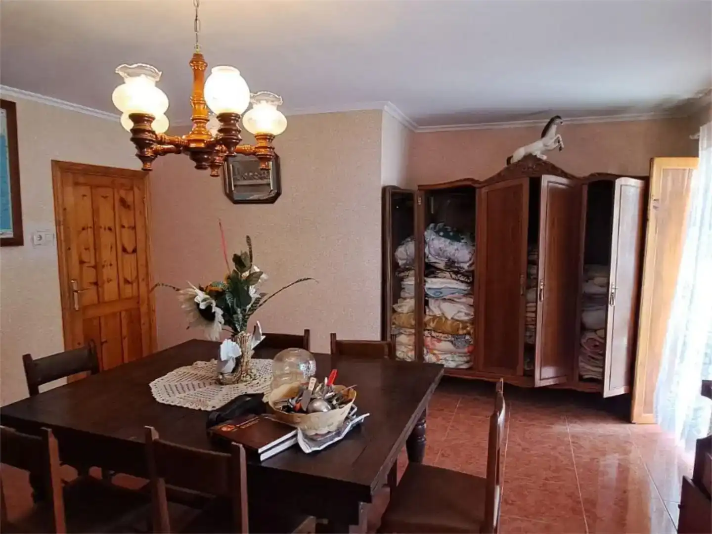 Menjador de Casa o xalet en venda en Laxe amb Jardí privat, Traster i Moblat