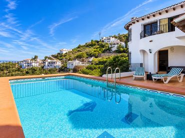 Chalet con piscina en venta en Pego