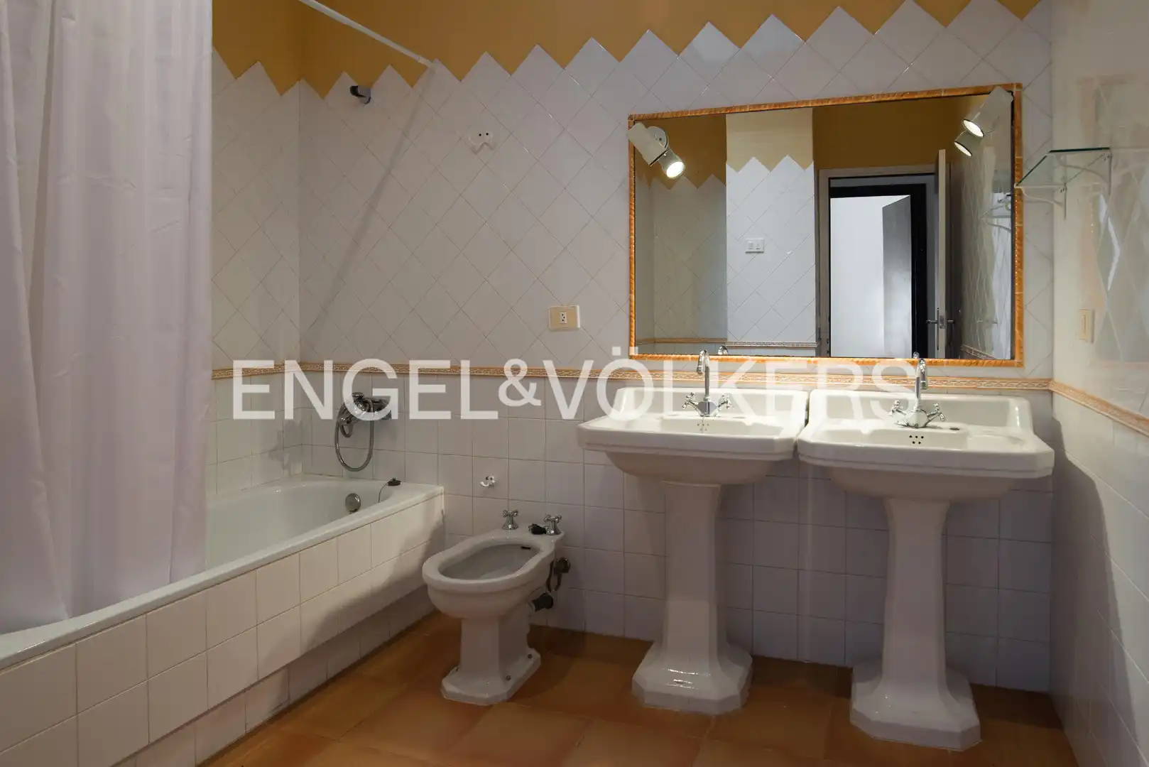 Bany de Casa o xalet en venda en Benicasim / Benicàssim amb Calefacció, Jardí privat i Terrassa